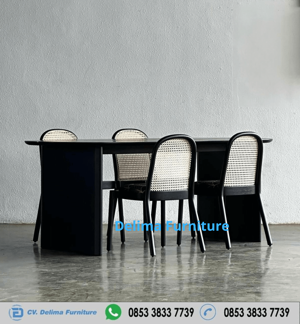 Set Meja Makan Hitam 4 Kursi Rotan
